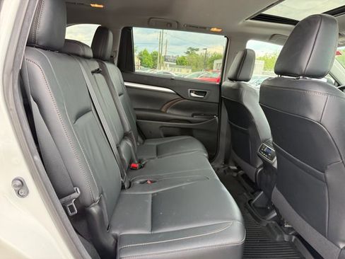 Certified 2017 Toyota Highlander XLE w/ Protection Package #3 AWD/4WD image 25