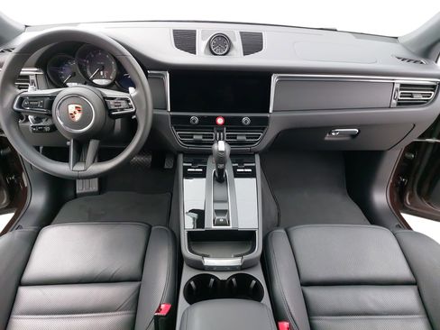Certified 2025 Porsche Macan image 11