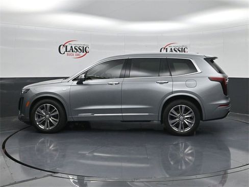 Used 2025 Cadillac XT6 Premium Luxury image 2