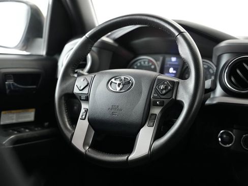 Used 2020 Toyota Tacoma TRD Off-Road image 11