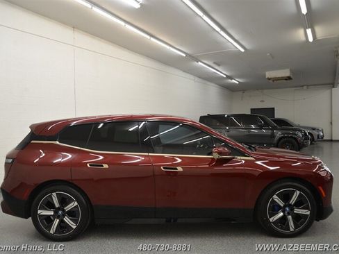 Used 2023 BMW iX xDrive50 w/ Premium Package AWD/4WD image 8