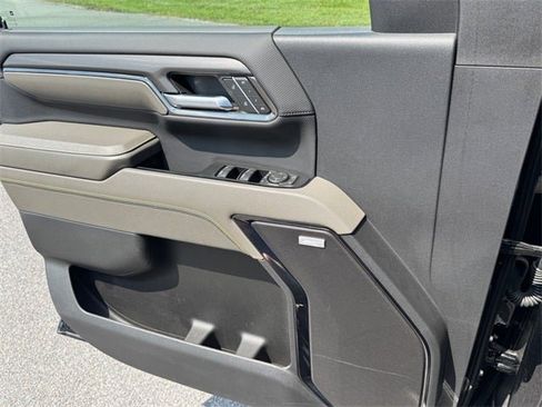 Used 2024 Chevrolet Silverado 2500 ZR2 w/ Technology Package image 17