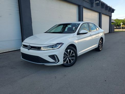 Used 2025 Volkswagen Jetta S image 31