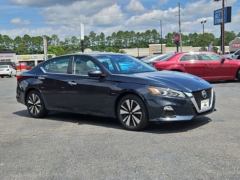 Used 2021 Nissan Altima 2.5 SV FWD image 1