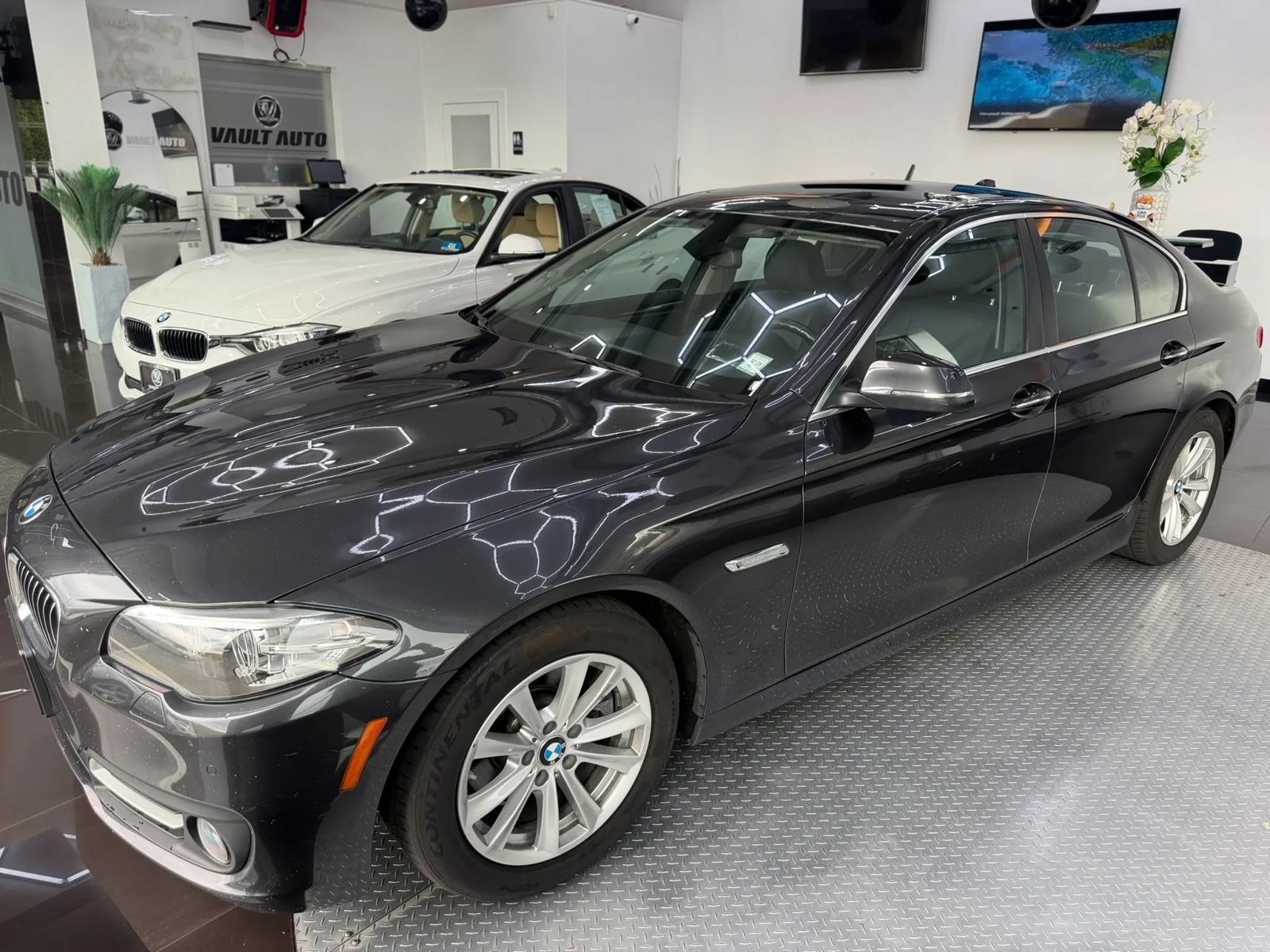 Used 2016 BMW 528i xDrive Sedan AWD/4WD image 2