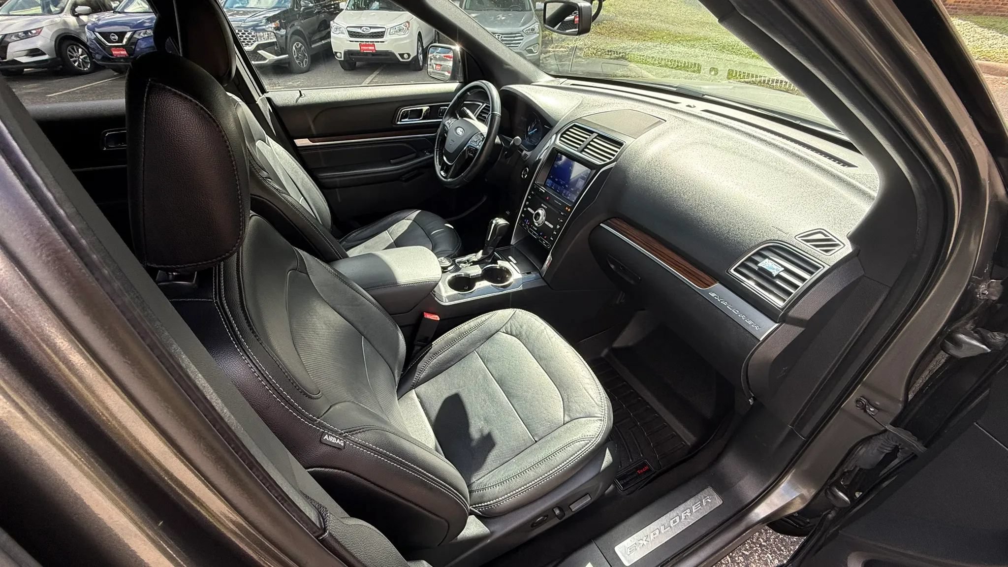 Used 2019 Ford Explorer Limited w/ Class III Trailer Tow Package AWD/4WD image 41