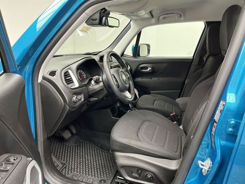 Used 2020 Jeep Renegade Latitude w/ Cold Weather Group FWD image 3