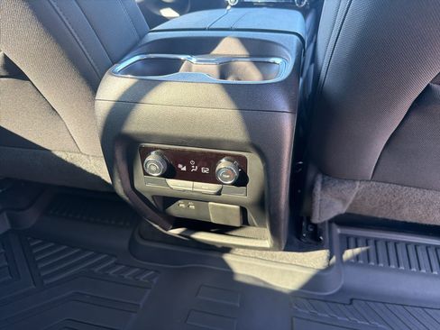 Used 2024 Chevrolet Traverse LT FWD image 14