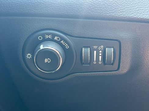 Used 2019 Jeep Compass Latitude AWD/4WD image 26