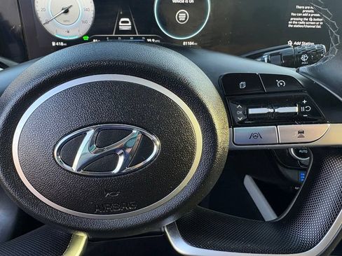 Used 2023 Hyundai Elantra Limited FWD image 18