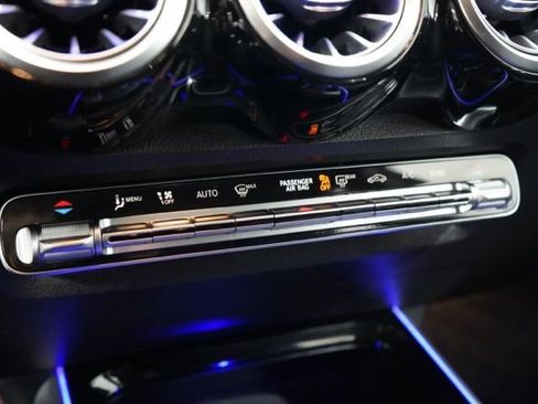 Used 2022 Mercedes-Benz GLB 250 4MATIC image 31