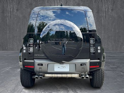 Used 2025 Land Rover Defender 110 V8 image 5