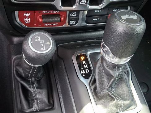 Used 2025 Jeep Wrangler Unlimited Rubicon AWD/4WD image 14