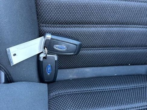 Used 2020 Ford Fusion SE image 32