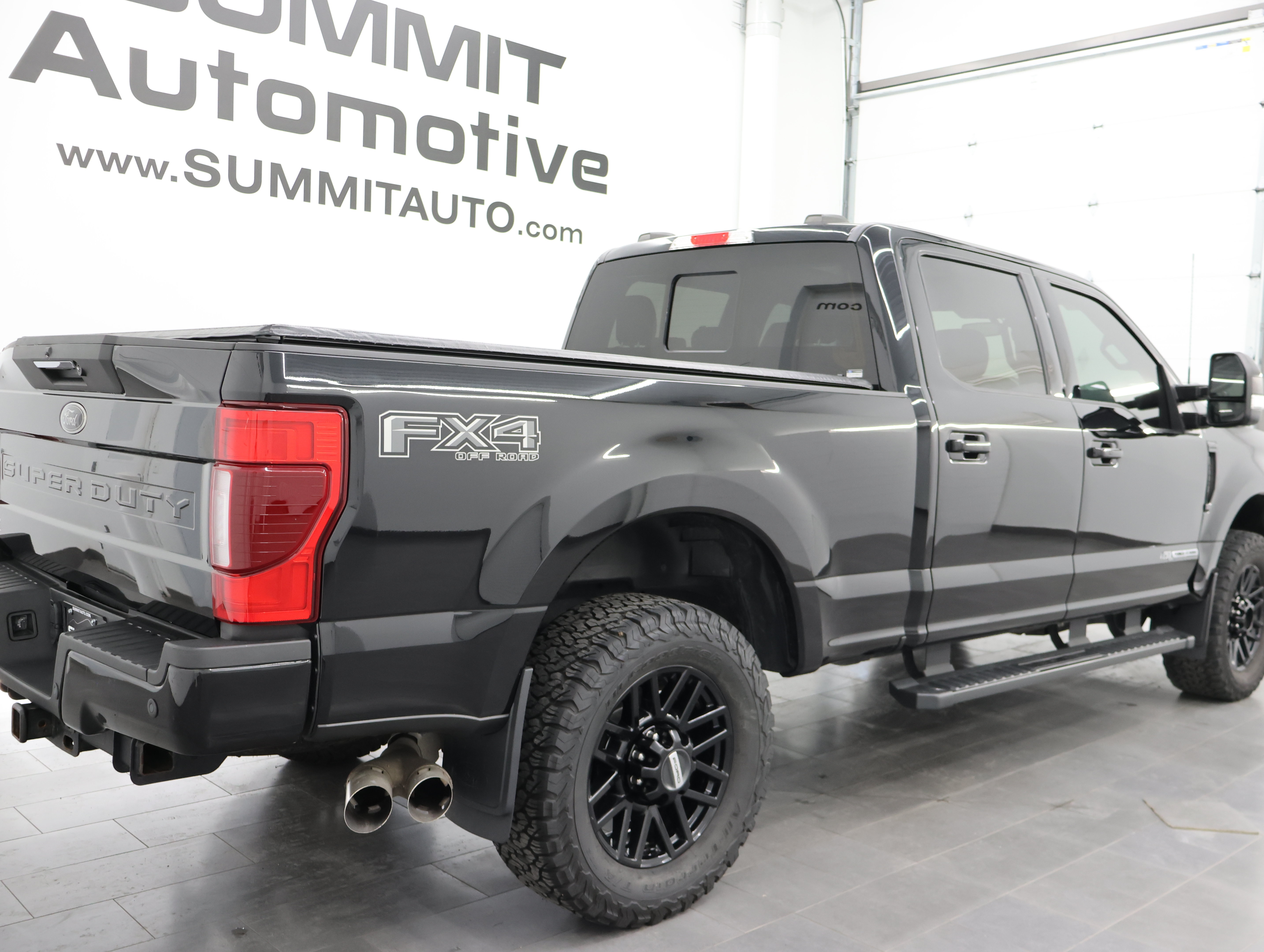 Used 2022 Ford F250 Lariat w/ Black Appearance Package AWD/4WD image 4