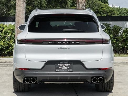 Used 2024 Porsche Cayenne AWD/4WD image 6