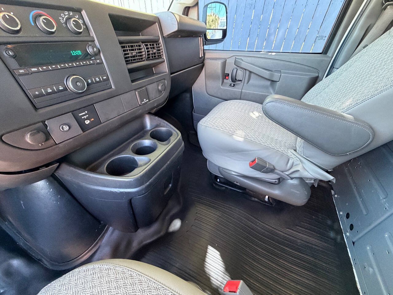 Used 2016 GMC Savana 2500 RWD image 10