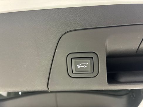 Used 2023 Buick Envision Essence FWD image 39