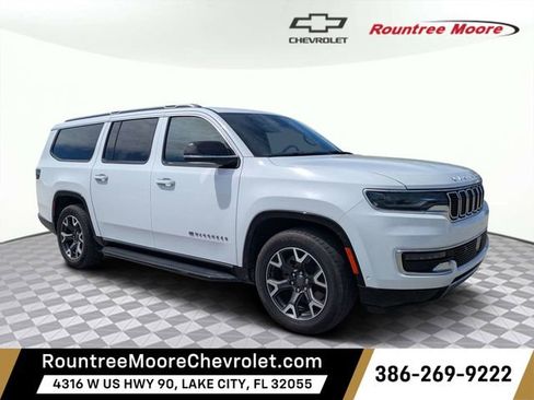 Used 2023 Jeep Wagoneer L Series III RWD image 1