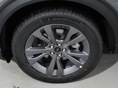 New 2025 Ford Explorer Active w/ Active Comfort Package image 25