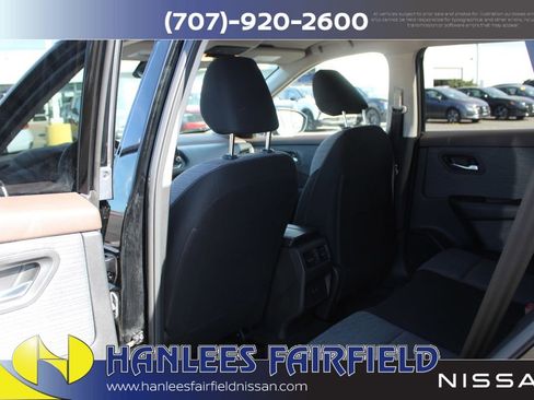 Used 2023 Nissan Rogue SV image 16