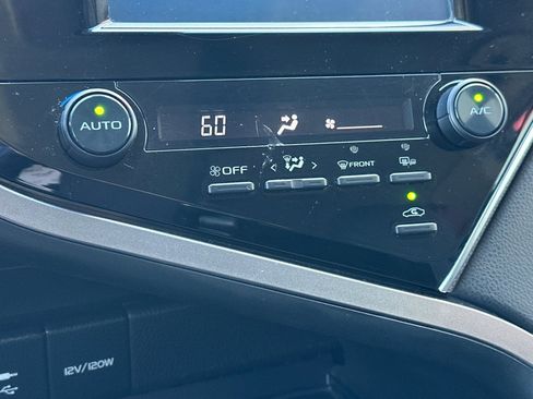 Certified 2018 Toyota Camry SE w/ Convenience Package image 18