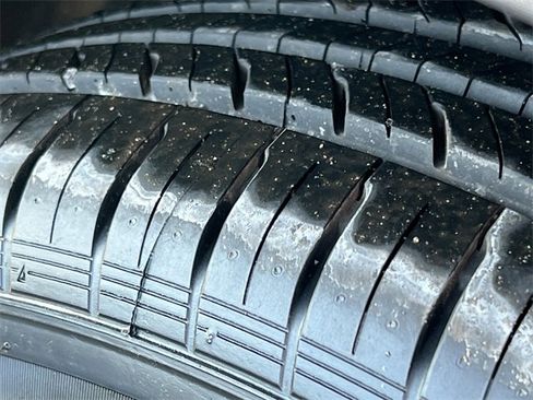 Certified 2021 Jeep Cherokee Latitude Lux w/ Comfort/Convenience Group image 8