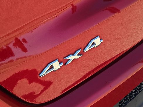 Used 2025 Jeep Compass Limited image 12