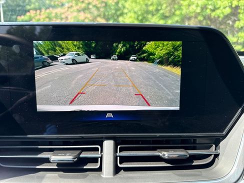 Used 2025 Chevrolet Trax LT FWD image 18
