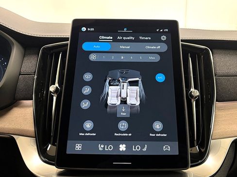 New 2026 Volvo XC90 B5 Core AWD/4WD image 28