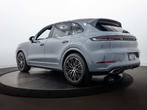 Certified 2026 Porsche Cayenne AWD/4WD image 3