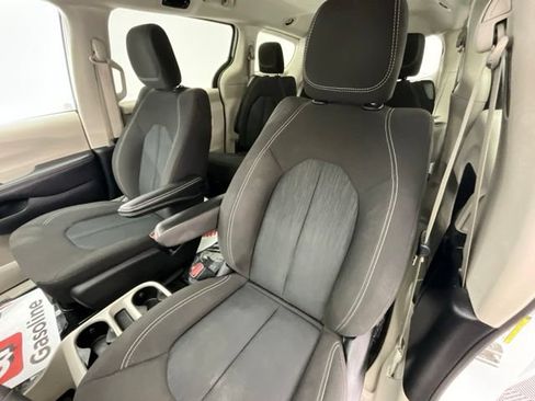 Used 2024 Chrysler Voyager LX FWD image 7