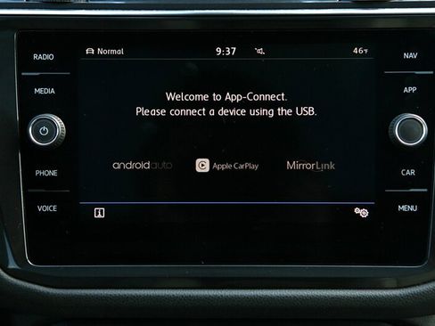 Used 2019 Volkswagen Tiguan S image 22