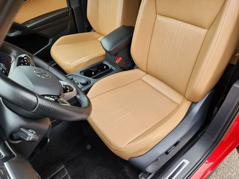 Certified 2024 Volkswagen Tiguan SE R-Line image 10