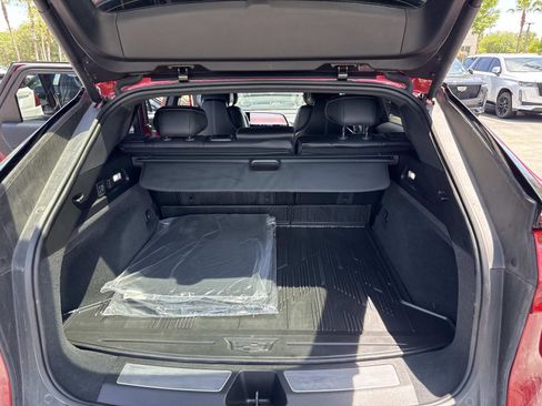 Used 2025 Cadillac Lyriq Luxury w/ LPO, Floor Liner Package AWD/4WD image 12