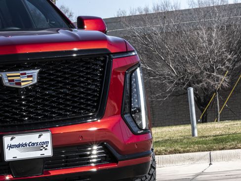 Used 2025 Cadillac Escalade Sport Platinum image 7