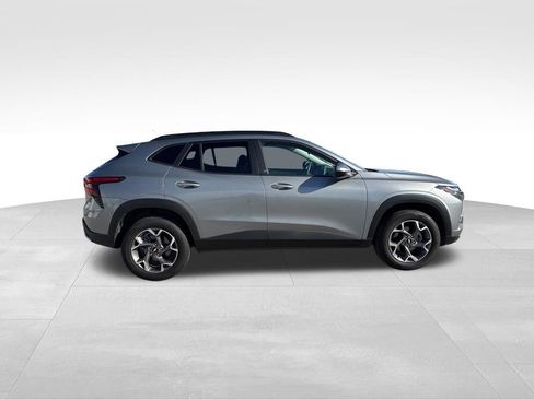 Used 2025 Chevrolet Equinox LT image 12