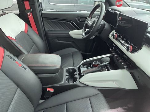 Used 2024 GMC Canyon AT4X image 12