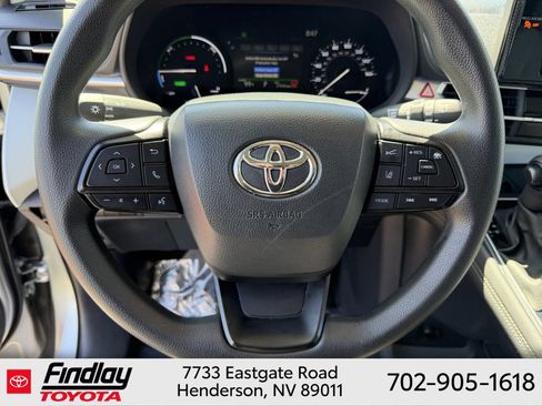 Certified 2025 Toyota Sienna LE FWD image 22