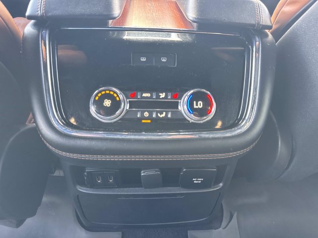 Used 2020 Lincoln Navigator L Reserve w/ Luxury Package RWD image 17