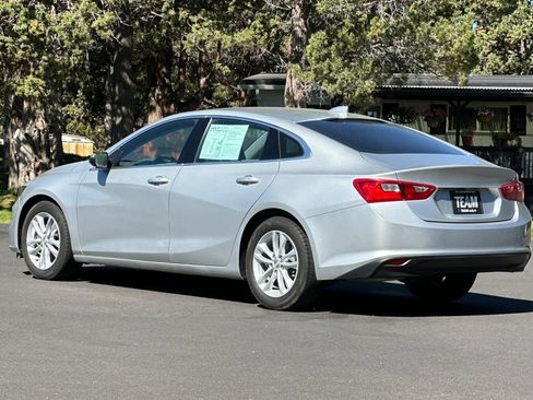 Used 2017 Chevrolet Malibu LT FWD image 6