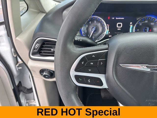 Used 2023 Chrysler Pacifica Touring-L FWD image 16