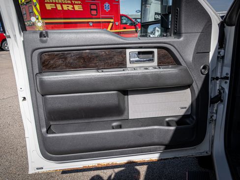 Used 2013 Ford F150 Platinum w/ Max Trailer Tow Pkg image 12