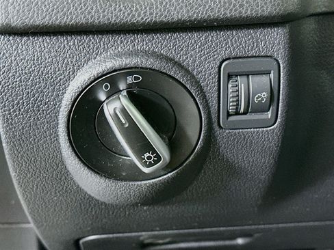 Used 2012 Volkswagen Tiguan S FWD image 16