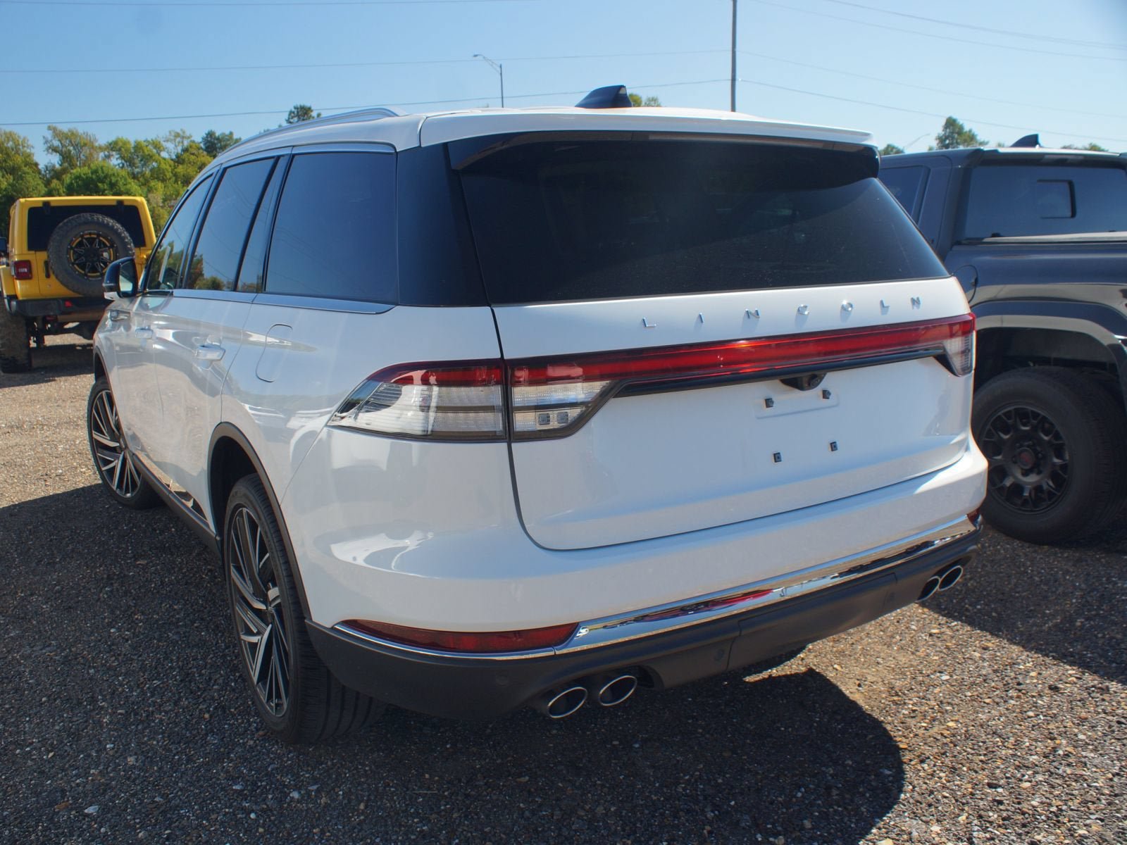 Used 2025 Lincoln Aviator Reserve w/ Equipment Group 201A AWD/4WD image 3
