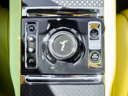 Used 2022 Rolls-Royce Cullinan Black Badge w/ Dark Exterior Package image 71