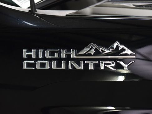 Used 2024 Chevrolet Silverado 2500 High Country w/ Technology Package AWD/4WD image 18