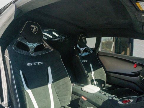 Used 2021 Lamborghini Huracan STO image 13