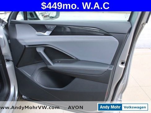 Used 2025 Volkswagen Tiguan SE AWD/4WD image 22