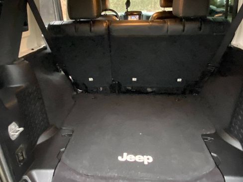 Used 2015 Jeep Wrangler Unlimited Rubicon w/ Connectivity Group AWD/4WD image 41